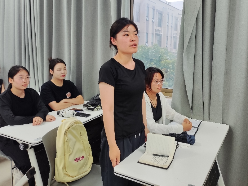 同学发言.jpg 同学发言.jpg